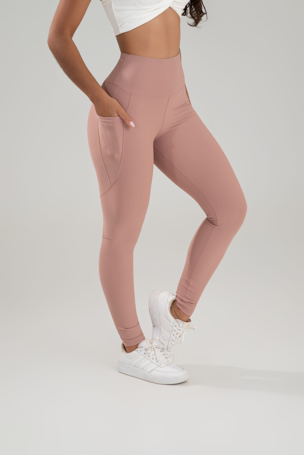 Calça Fitness Feminina com Detalhe em Poliamida Premium.